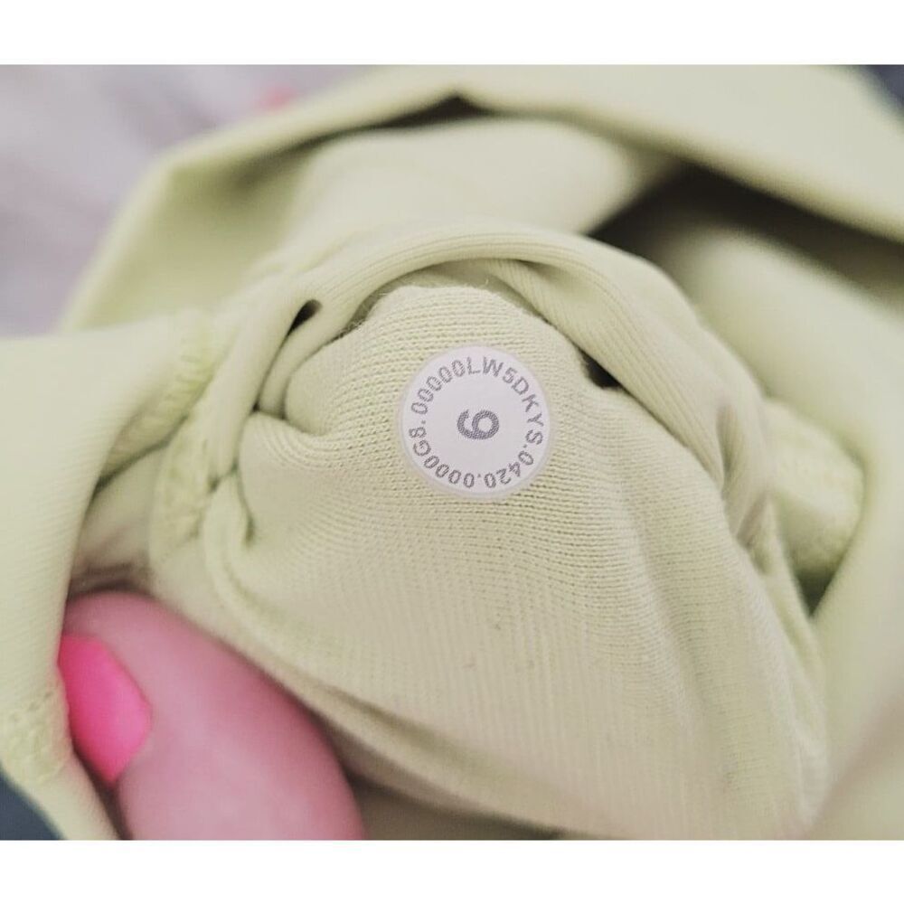 Lululemon Wunder Under High-Rise Tight 28" Full-On Luxtreme in Lemon Vibe Size 6 - Picture 8 of 10
